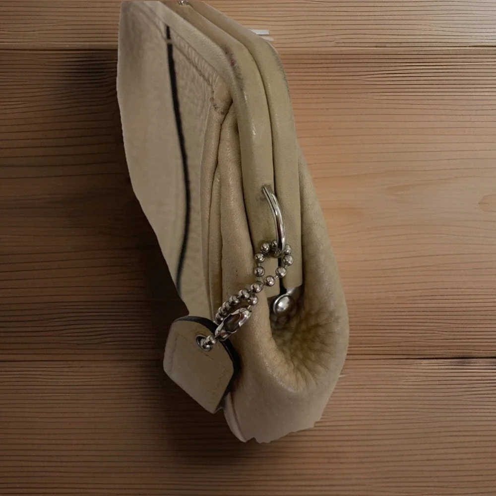 Vintage COACH Soho Kisslock Cosmetic Bag Purse Beige Pebbled Leather Y2K Read - Picture 3 of 7